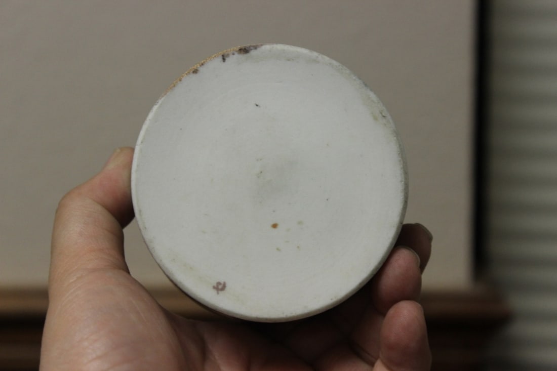 A Porcelain Trinket Box with Lid - 9
