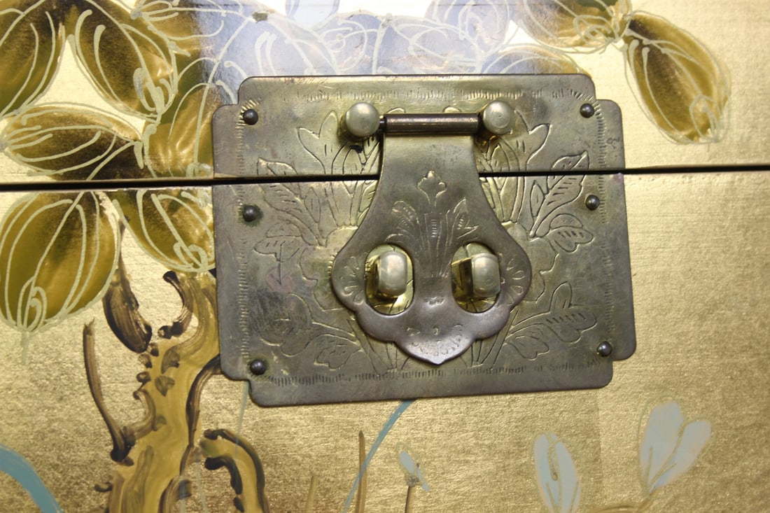 A Chinese Gold Lacquer Jewelery Box - 10