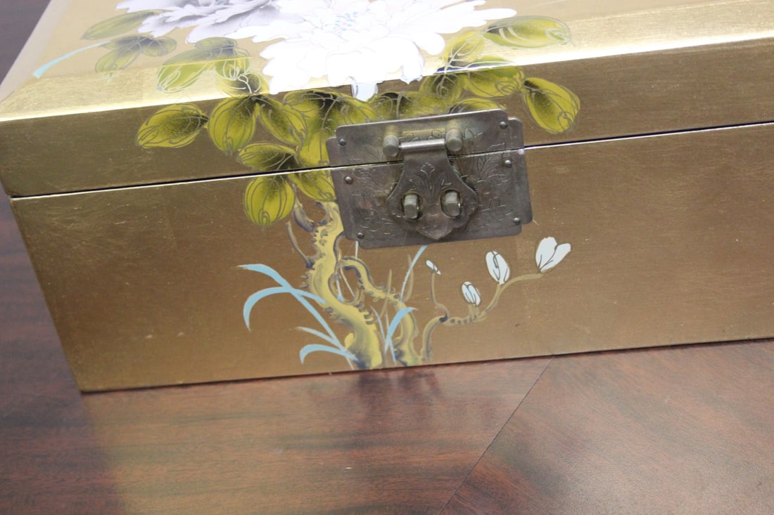 A Chinese Gold Lacquer Jewelery Box - 3