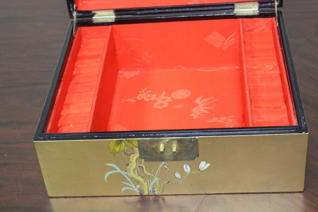 A Chinese Gold Lacquer Jewelery Box - 4