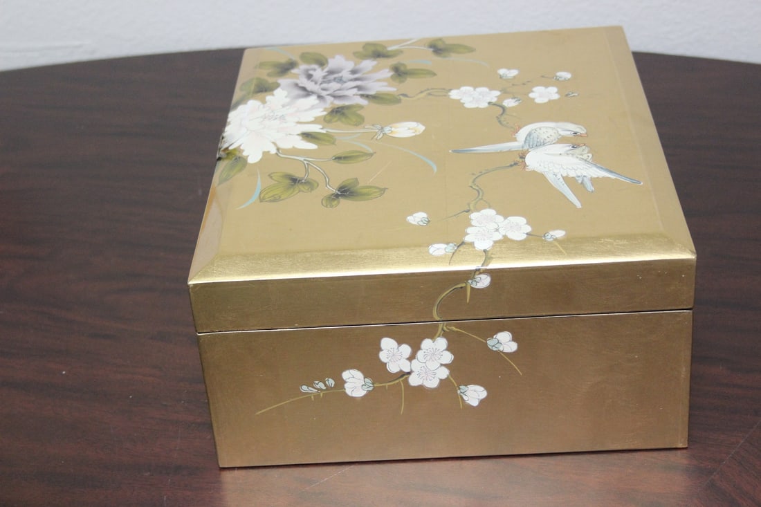 A Chinese Gold Lacquer Jewelery Box - 6