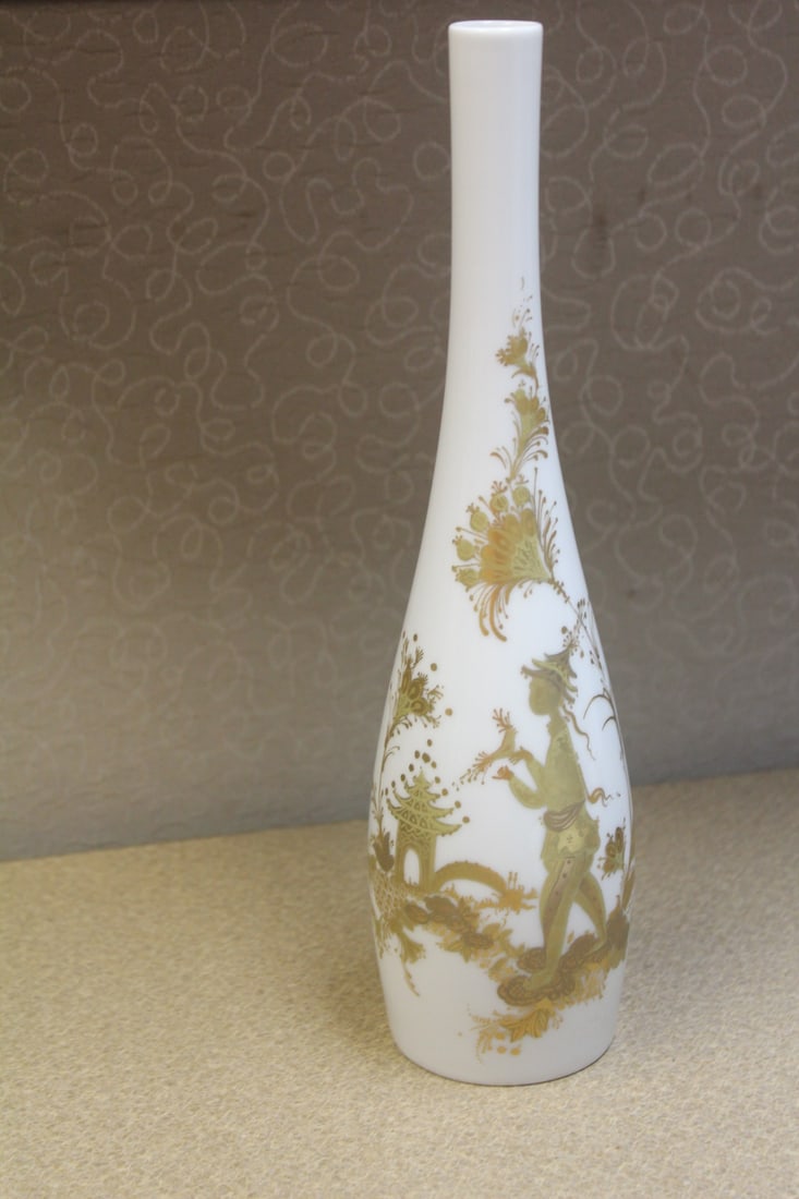 Rosenthal vase: Rosenthal Bjorn Wiinblad, 10 1/2" tall