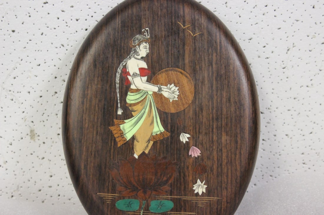 A Vintage Exotic Wood Wall Hanger - 3