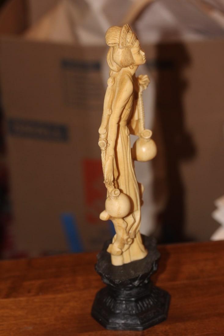 Resin Oriental Lady - 4