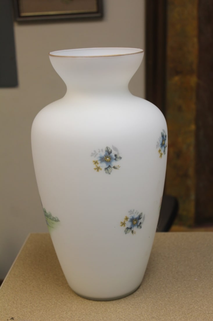 Satin Glass Oriental Vase - 3