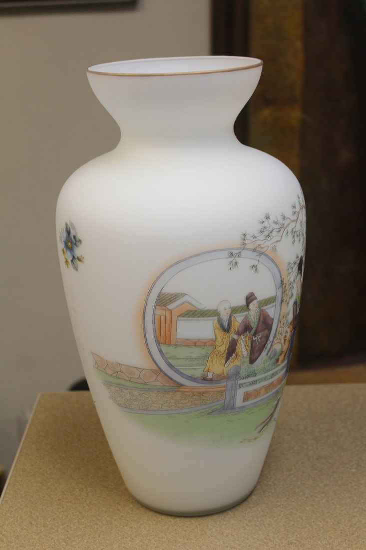 Satin Glass Oriental Vase - 4