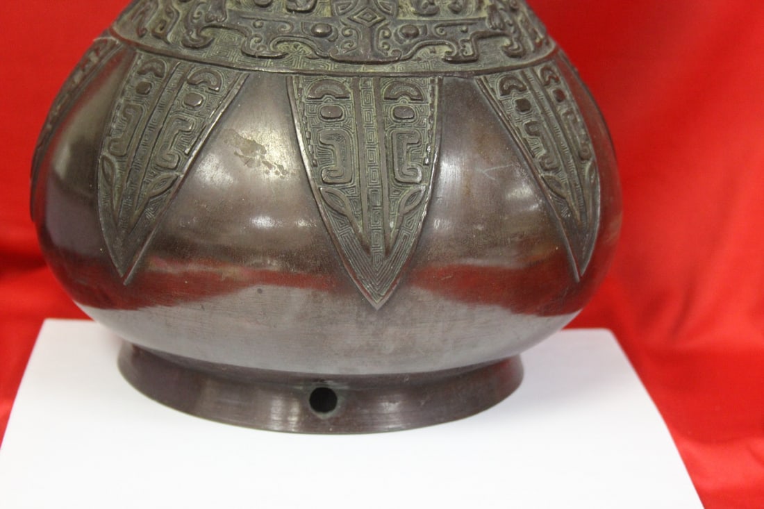 A Chinese/Oriental Bronze Vase - 4