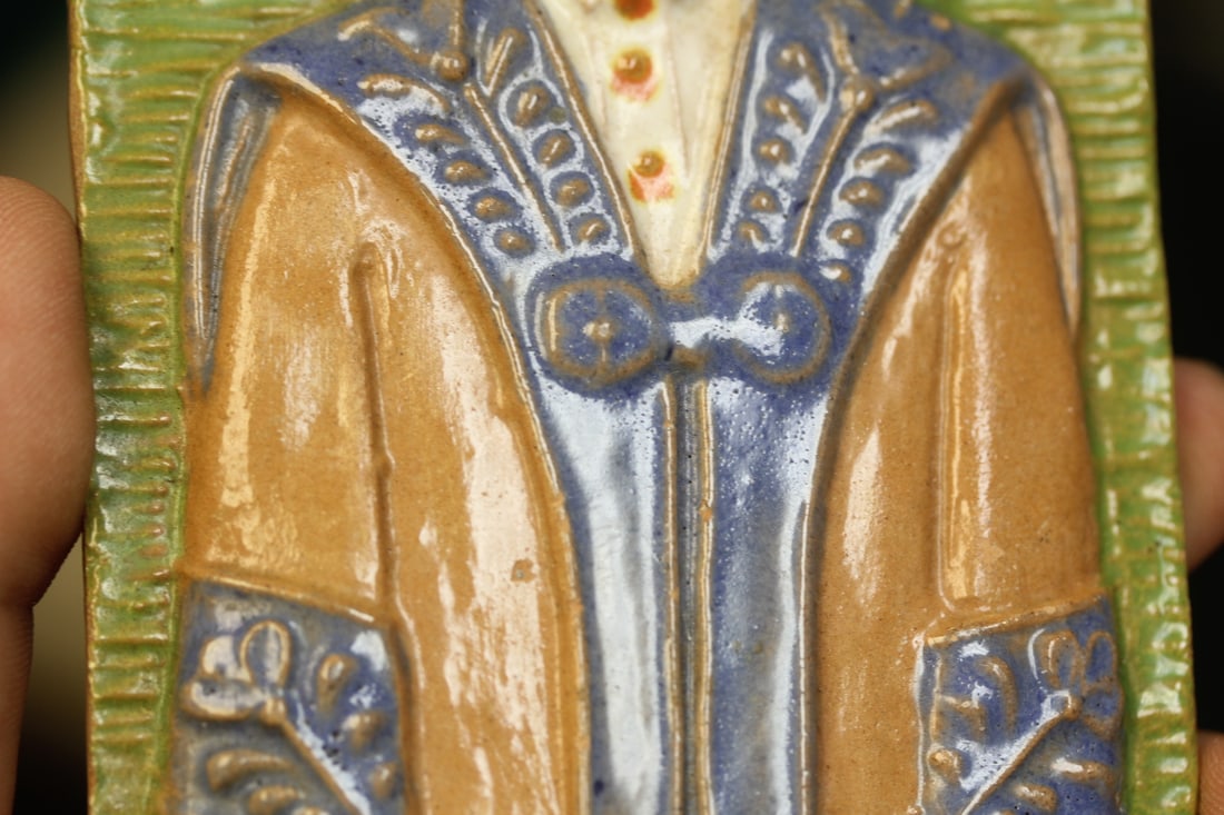 A Signed Tile of a King? - 5
