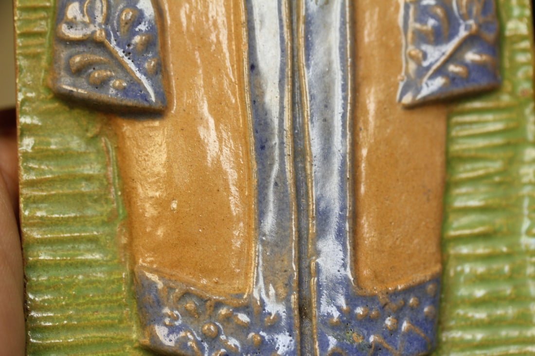 A Signed Tile of a King? - 6
