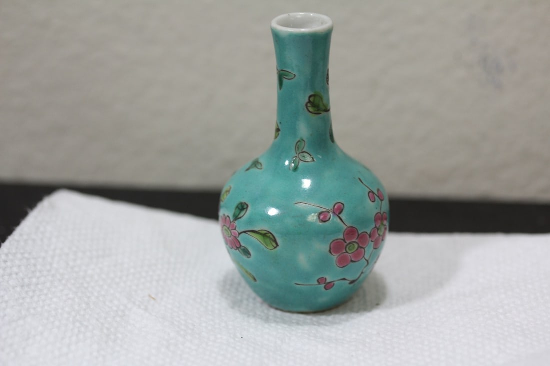 A Miniature Chinese Torquoise Vase - 2