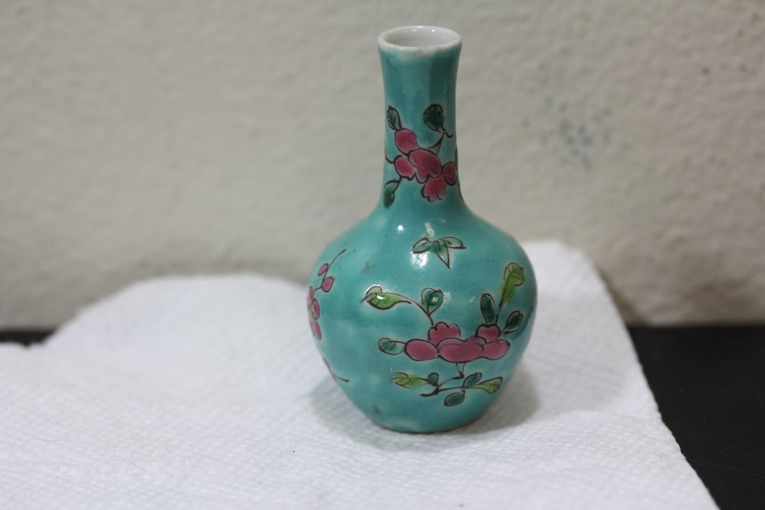 A Miniature Chinese Torquoise Vase - 3