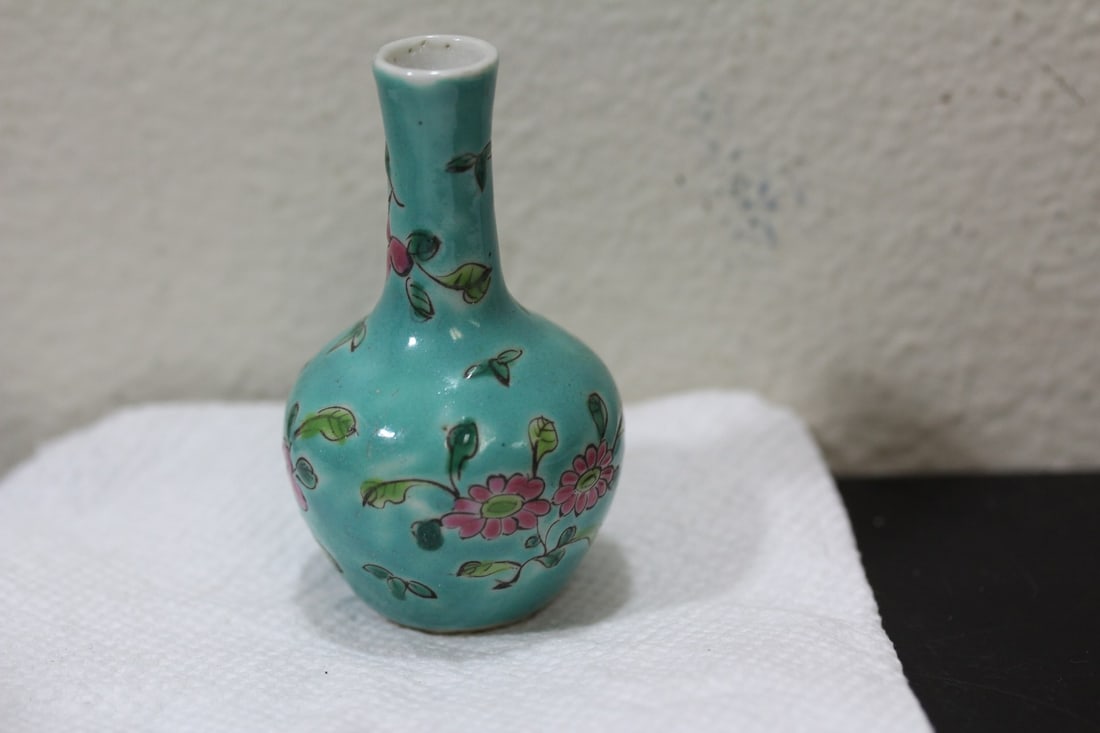 A Miniature Chinese Torquoise Vase - 4