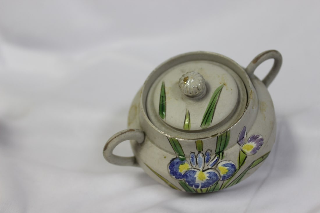 A Vintage Japanese Pottery Sugar Container - 3