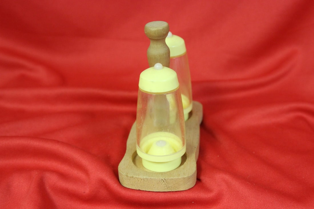 A Pair of Salt and Pepper Shaker - 2