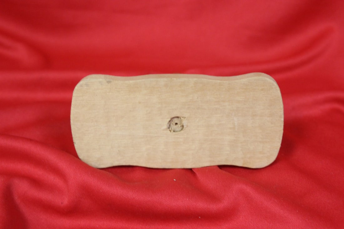 A Pair of Salt and Pepper Shaker - 4
