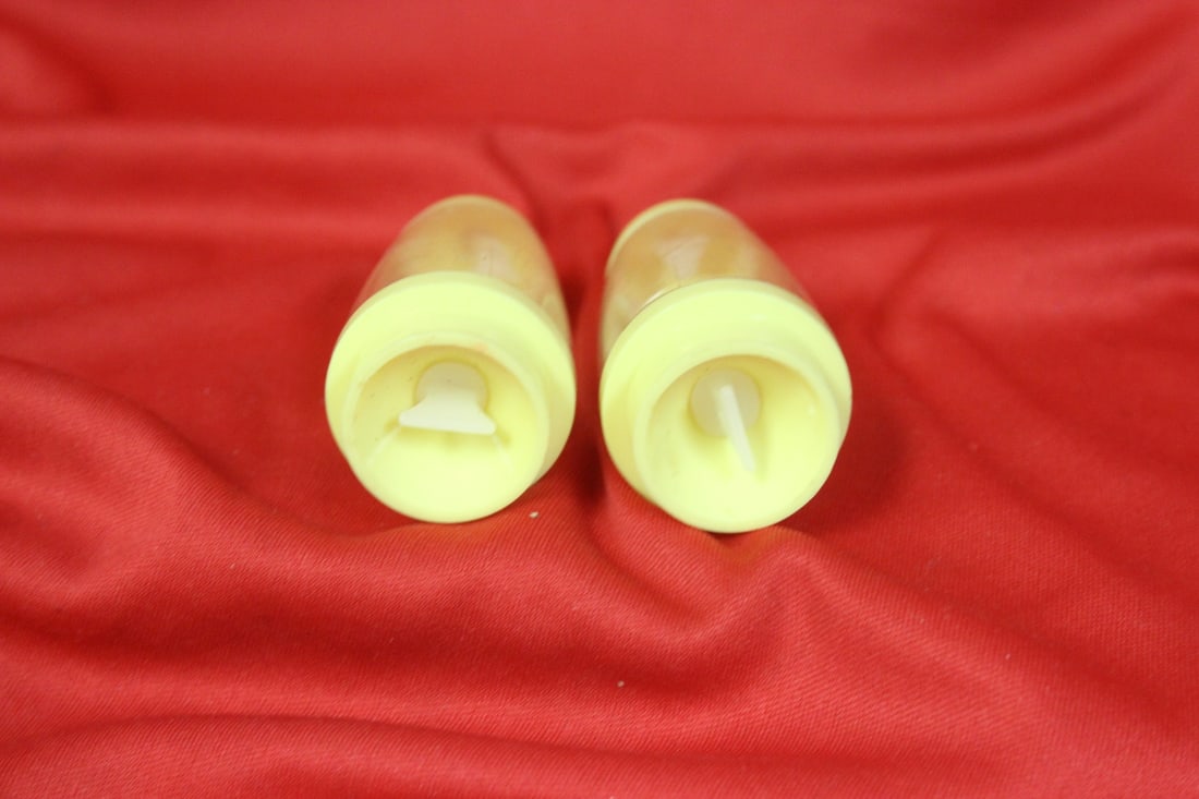 A Pair of Salt and Pepper Shaker - 5