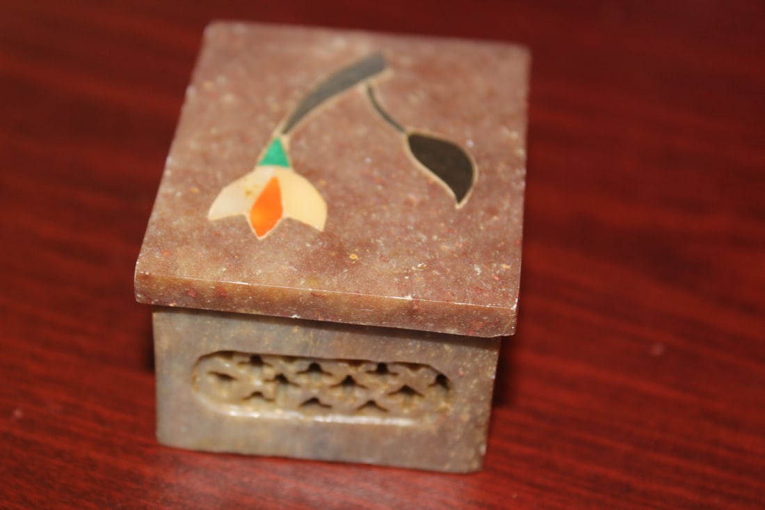 An Inlaid Soapstone Trinket Box - 2