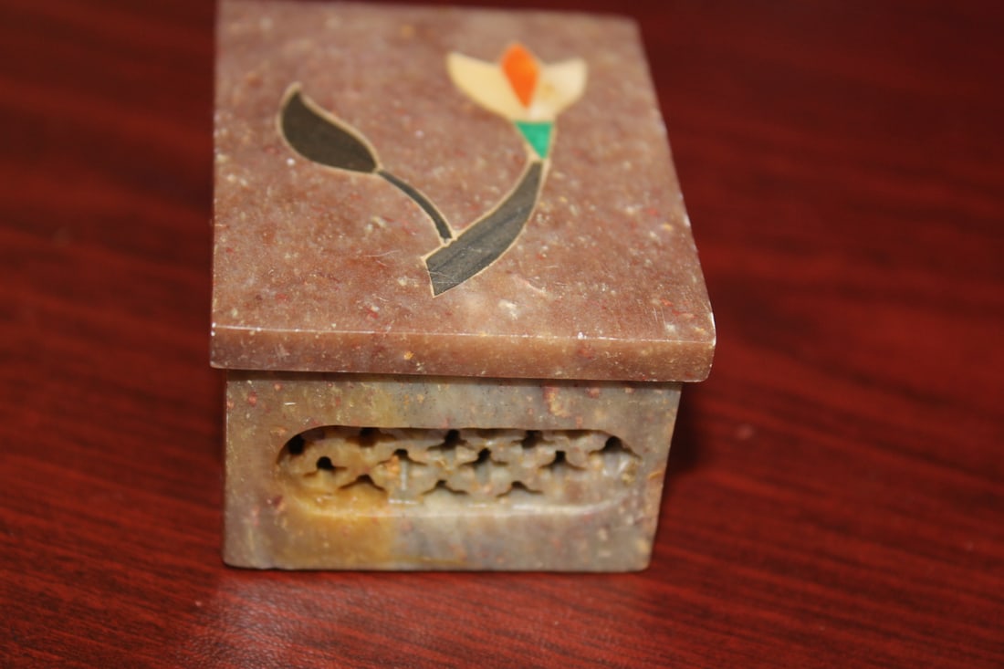 An Inlaid Soapstone Trinket Box - 4