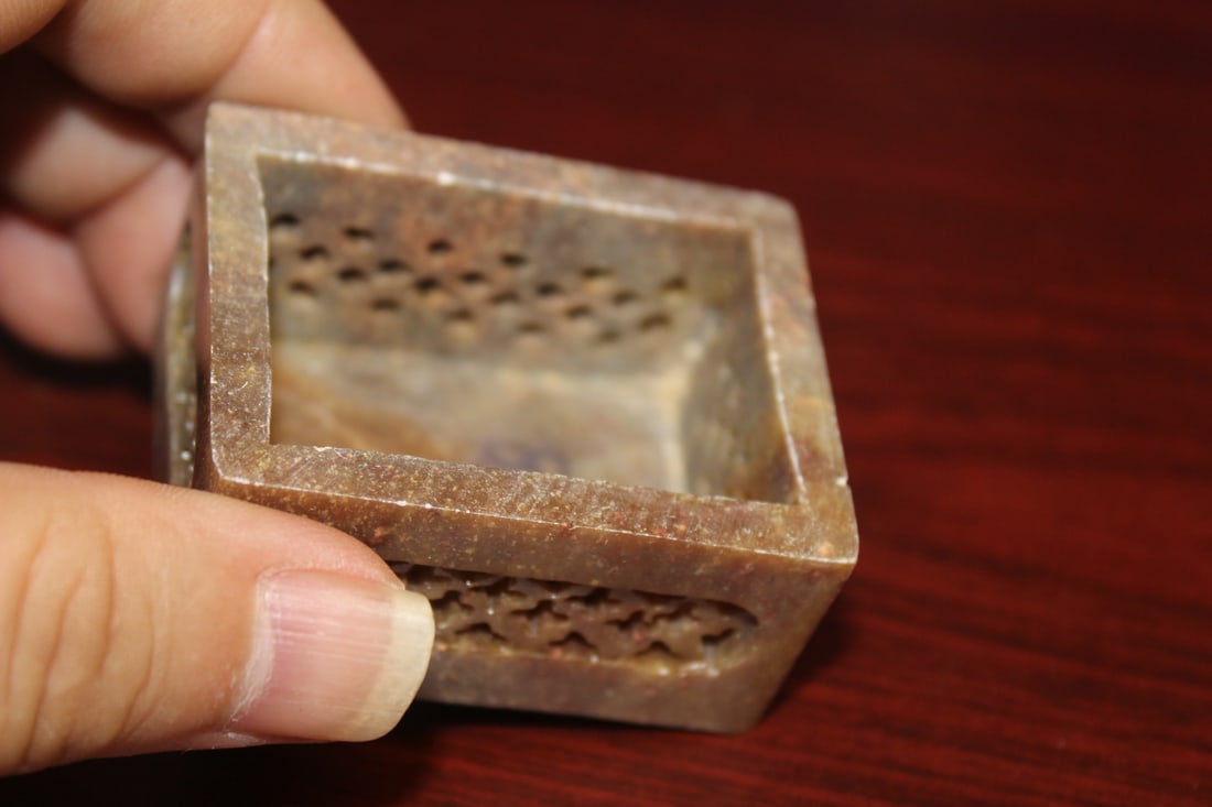 An Inlaid Soapstone Trinket Box - 6