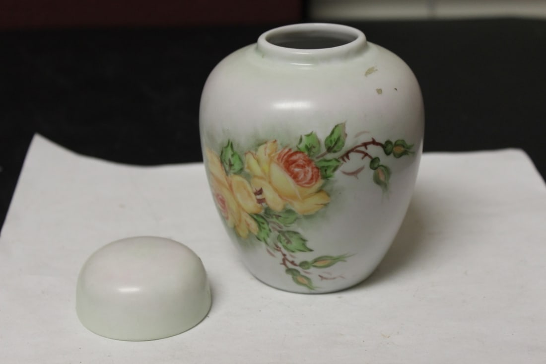 A Ceramic Porcelain Hand Painted Lidded Jar - 2
