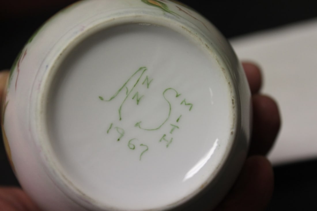 A Ceramic Porcelain Hand Painted Lidded Jar - 4