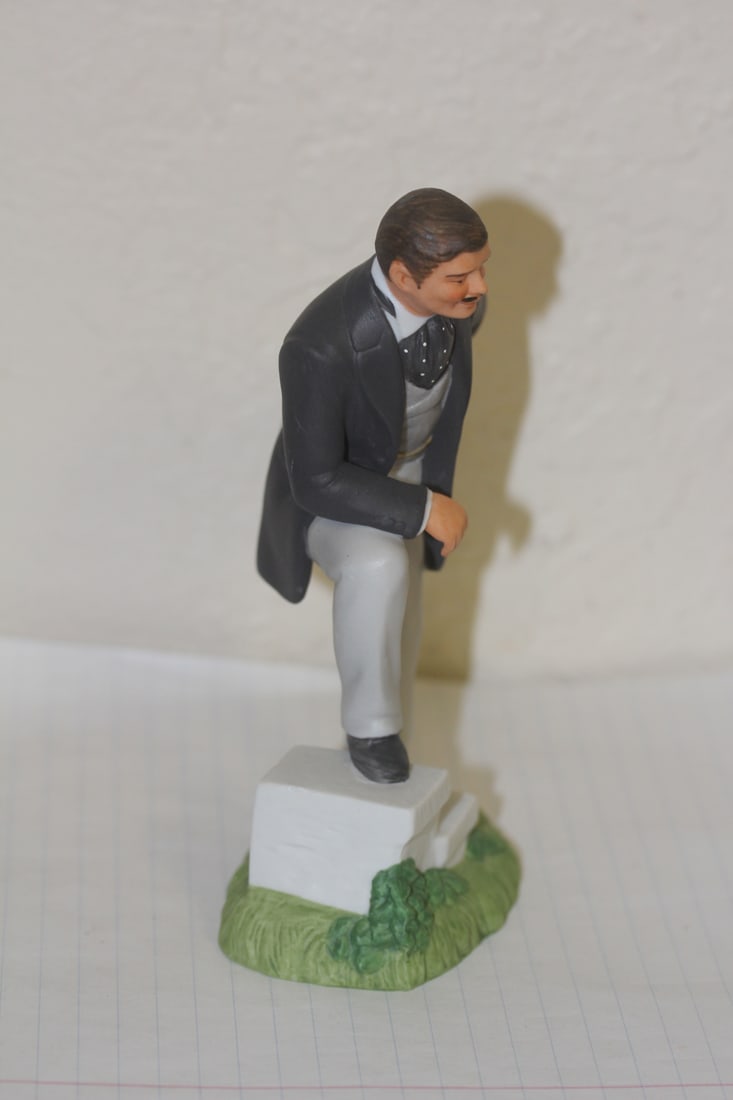 Clark Gable Porcelain Figurine - 2