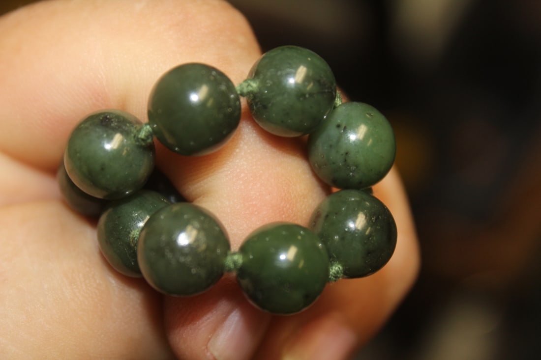 Strand of Nephrite Jade Bead Necklace - 3