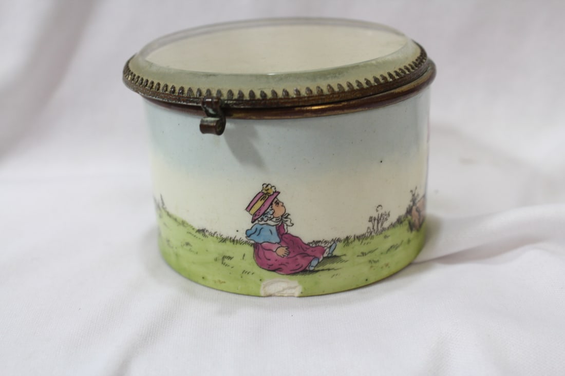 A Nicely Done Porcelain Box - 4