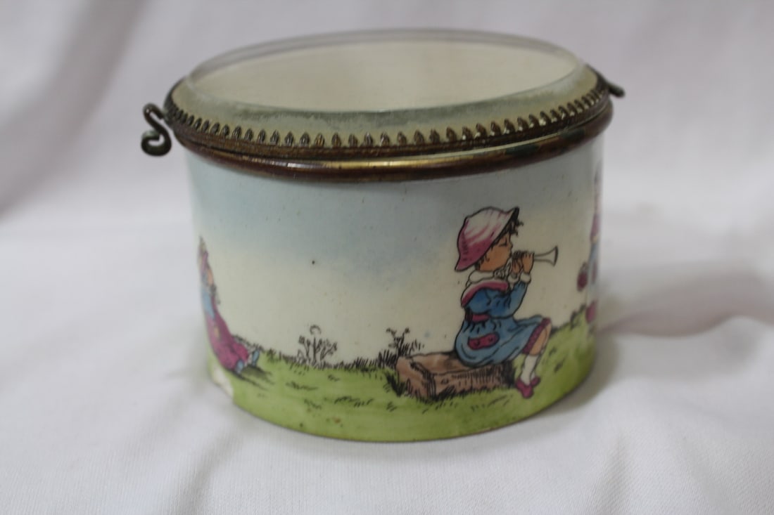 A Nicely Done Porcelain Box - 5