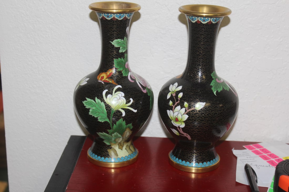 Pair of Chinese Cloisonne Vases - 3