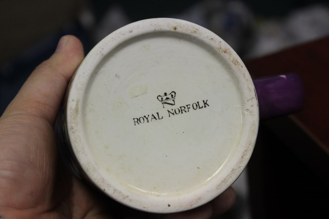 A Royal Norfolk Mug - 6