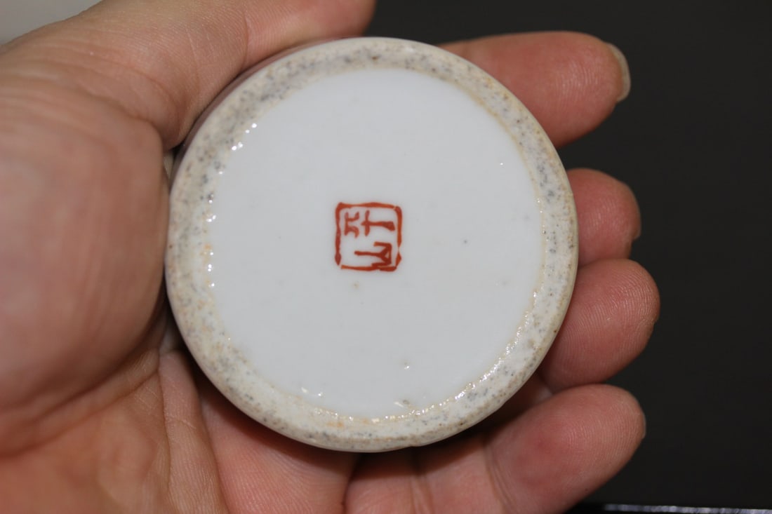 A Signed Chinese Porcelain Box by Wang Yeting - 4
