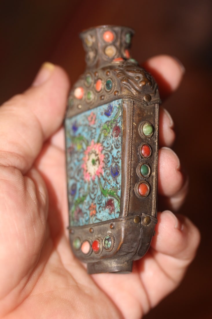 Chinese Enamel and Jeweled Snuff Bottle - 4