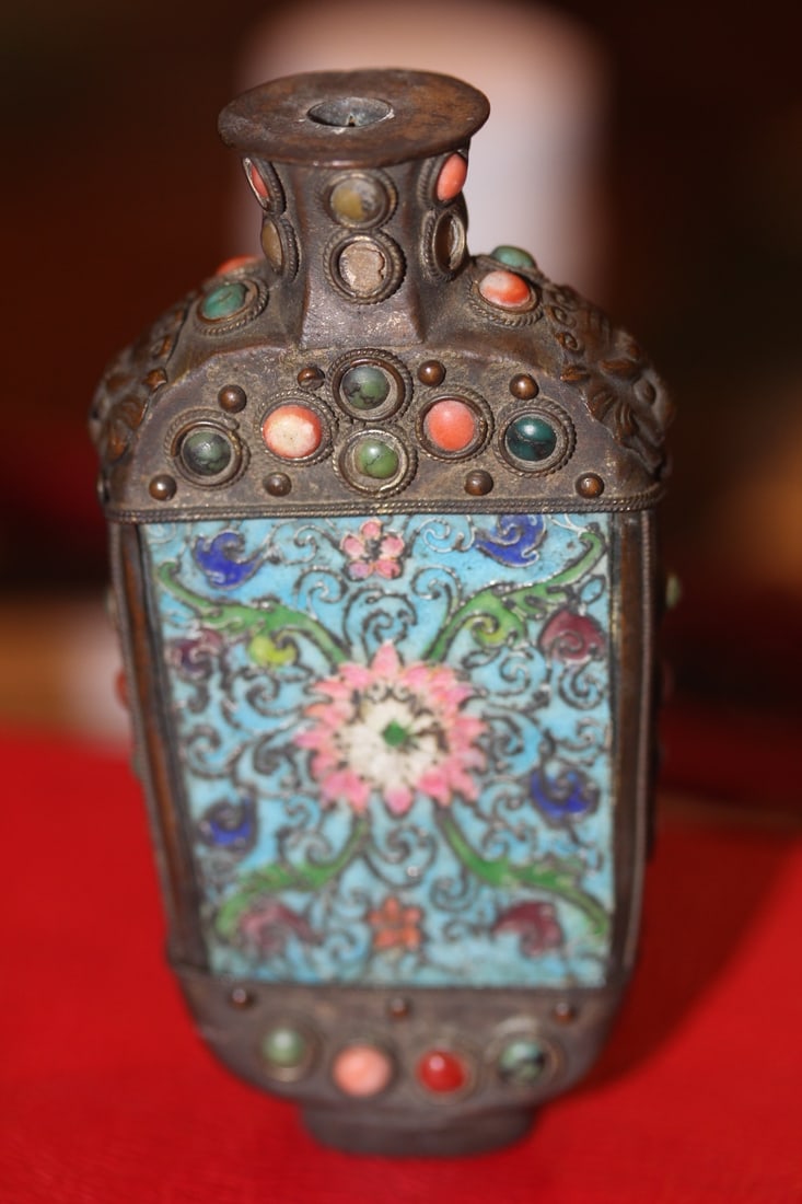 Chinese Enamel and Jeweled Snuff Bottle - 7