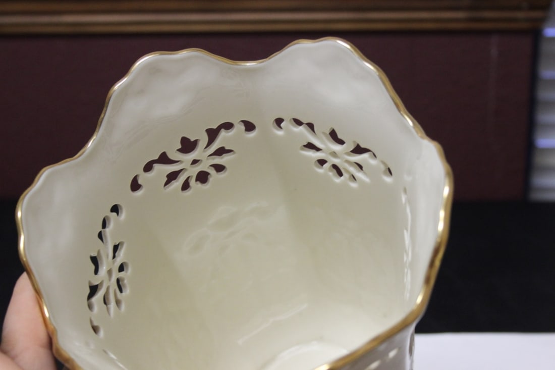 A Lenox Vase - 4