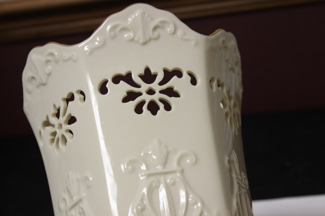 A Lenox Vase - 8