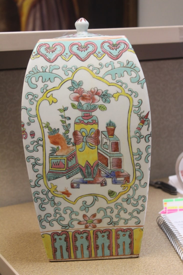 Vintage Chinese Famille Verte Jar with Lid - 4