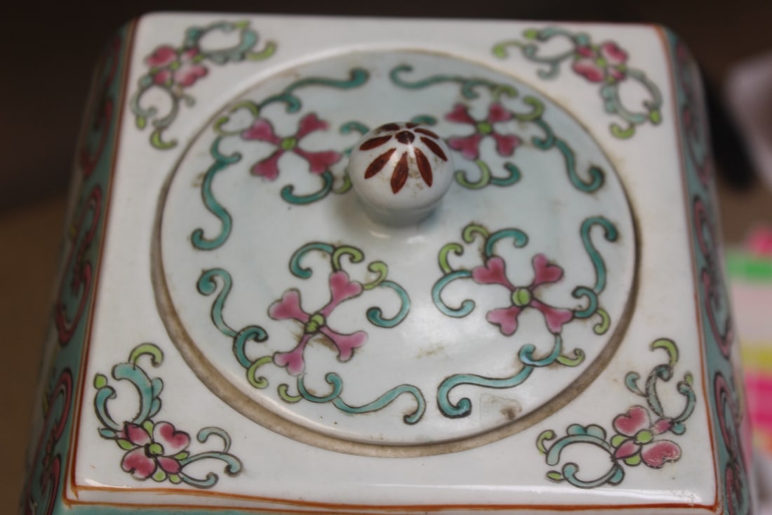 Vintage Chinese Famille Verte Jar with Lid - 5