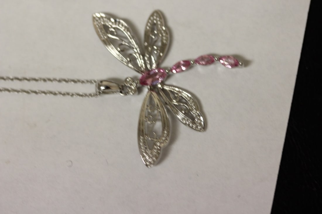A 10Kt Gold Dragonfly Pendant - 2