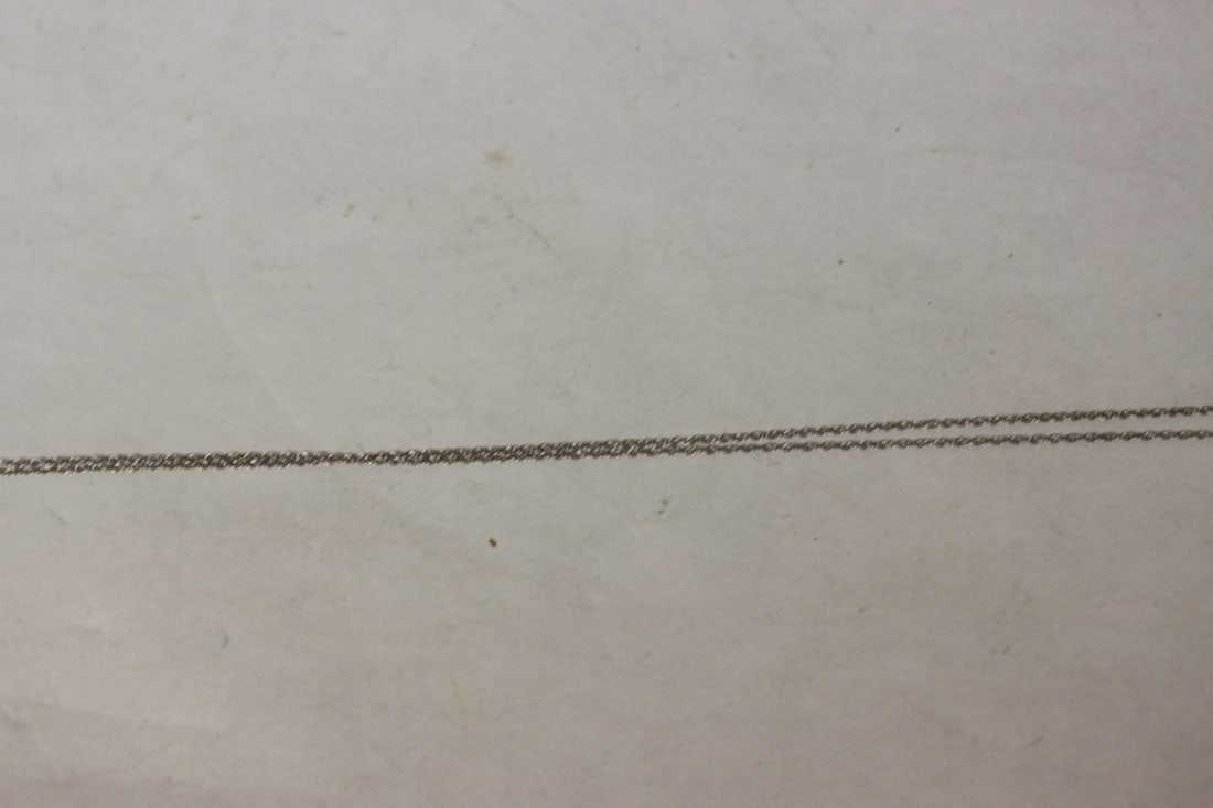 A 10Kt Gold Dragonfly Pendant - 5