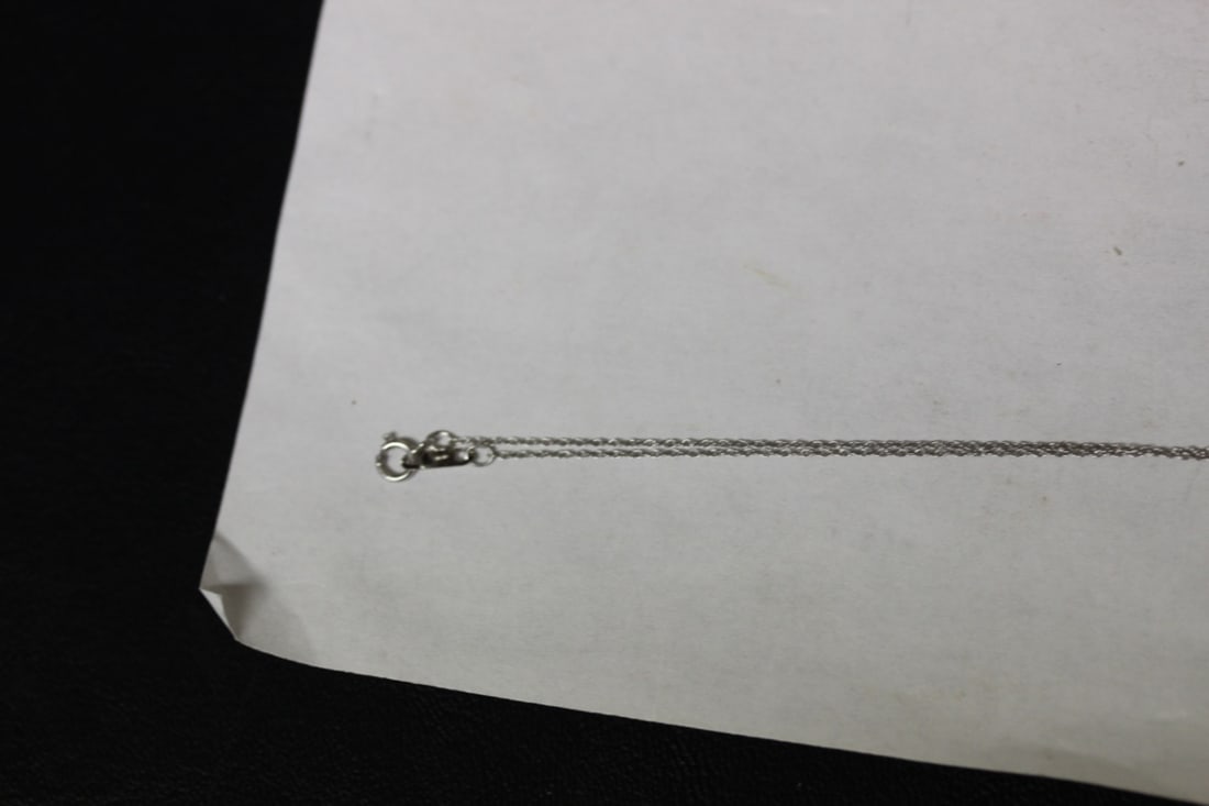 A 10Kt Gold Dragonfly Pendant - 8