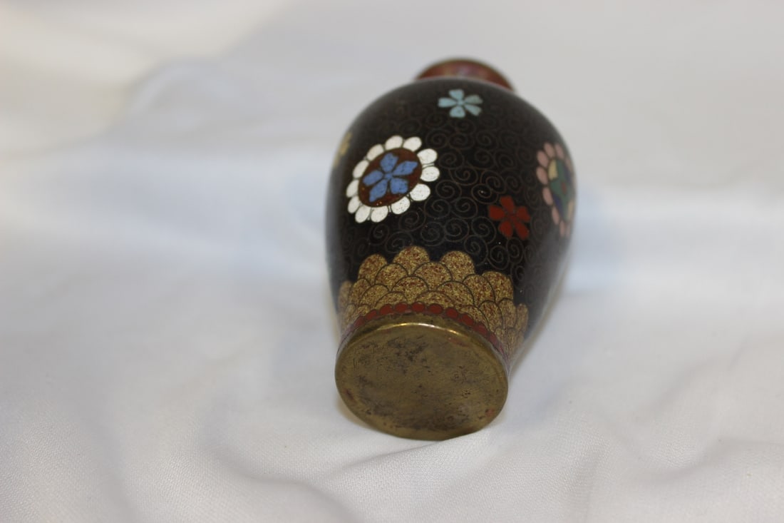 A Japanese Cloisonne Vase - 4