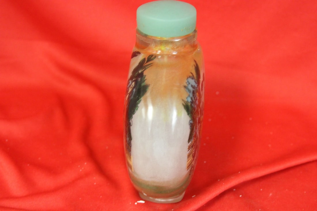 A Decorative Chinese Bottle - 2
