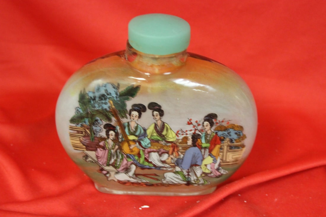 A Decorative Chinese Bottle - 3