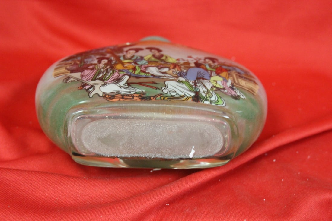 A Decorative Chinese Bottle - 4