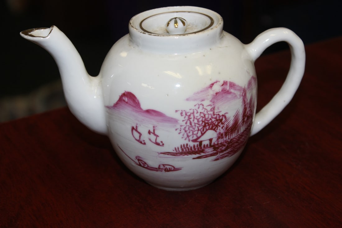 A Chinese Teapot: Marked China - early 20th century - 6 inches across