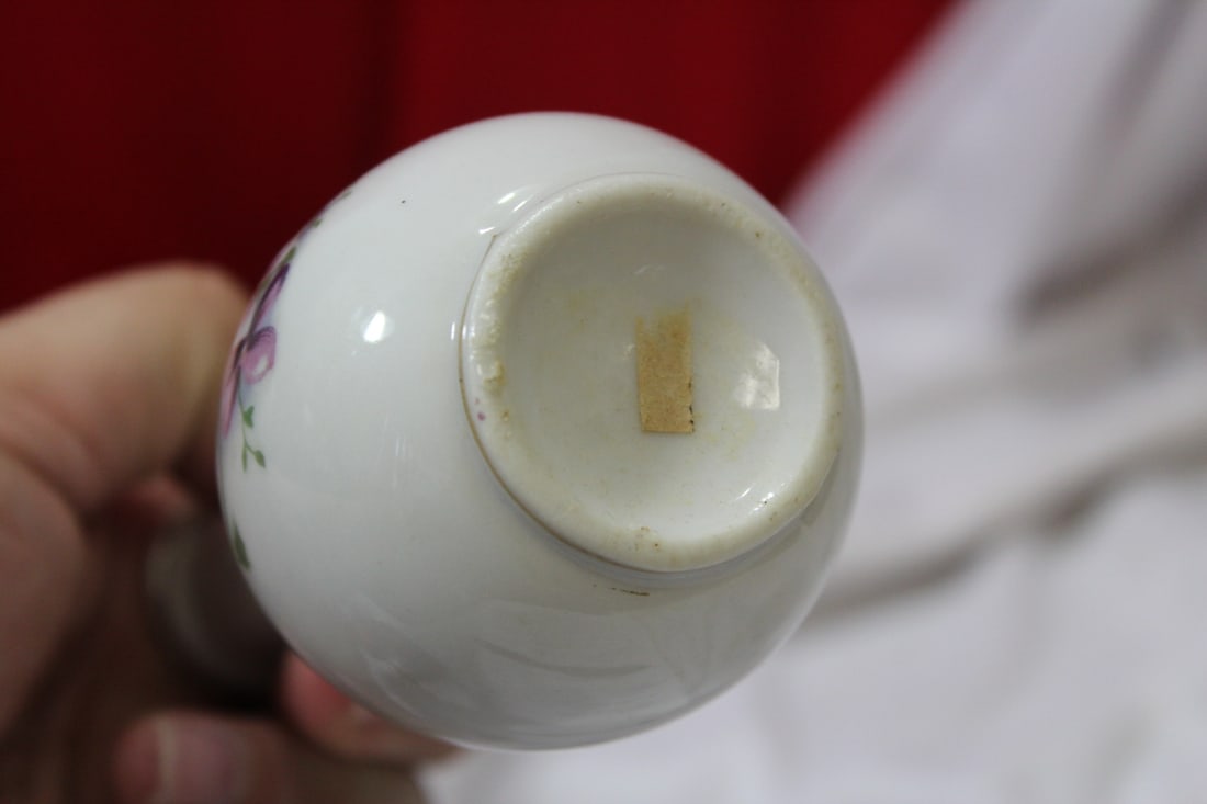 An Orienatl Ceramic Bottle - 4