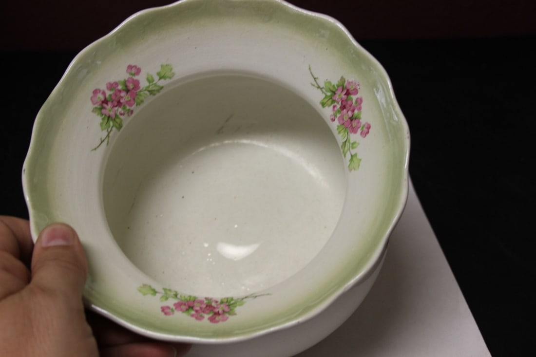An Antique/vintage Spitton - 3