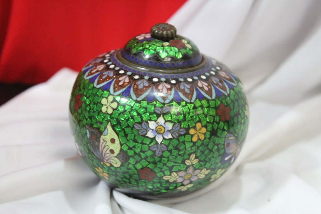 An Antique Japanese Cloisonne 3 Legged Jar - 3
