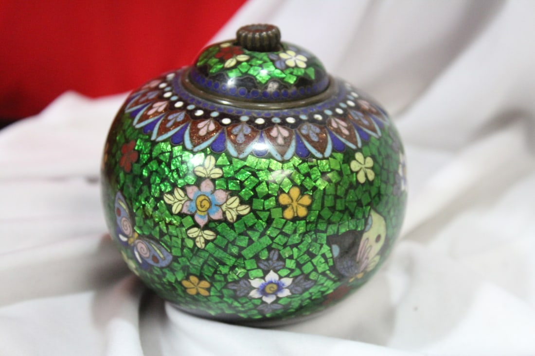 An Antique Japanese Cloisonne 3 Legged Jar - 5